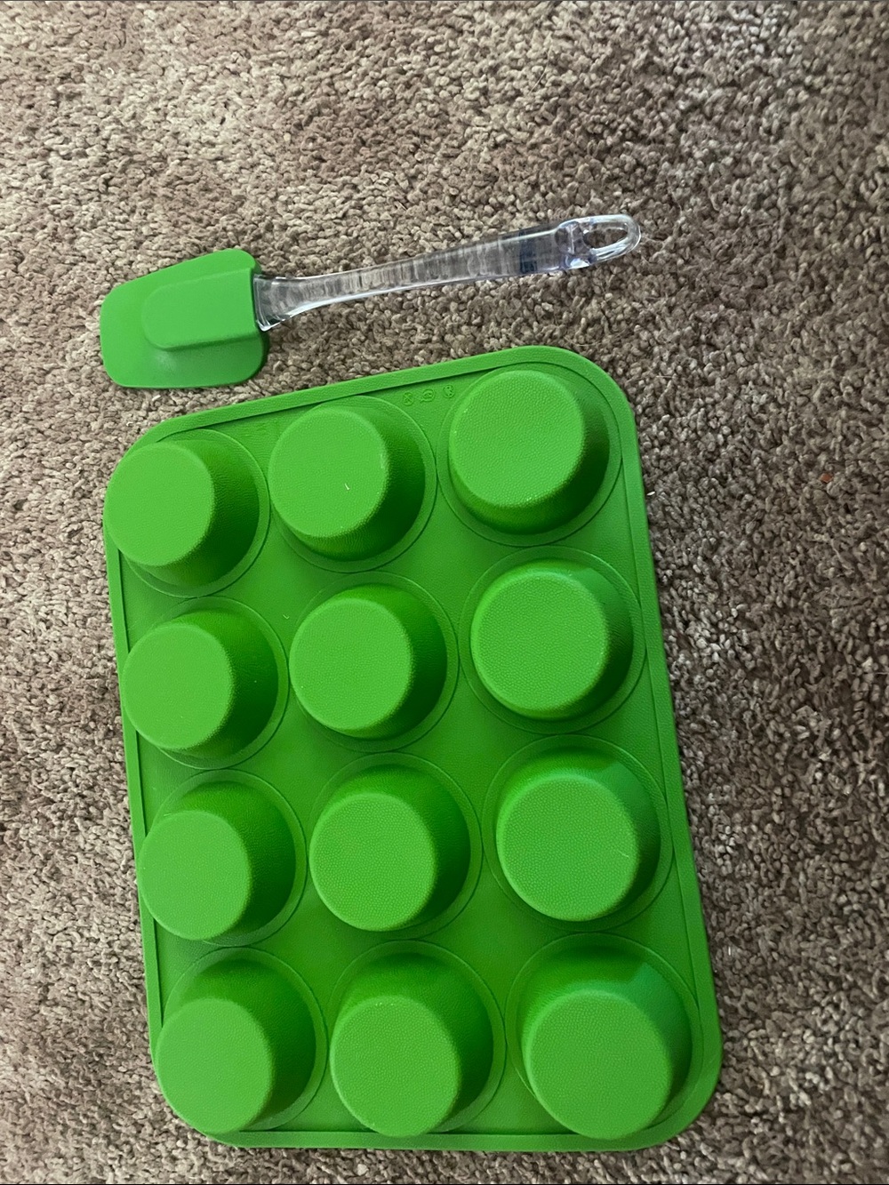 Green Silicone 12-Cup Muffin Pan with Spatula - Unbranded